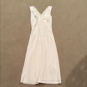 Club Monaco. Sheath Midi Dress V-Neck Sleeveless. Side zip. Off white